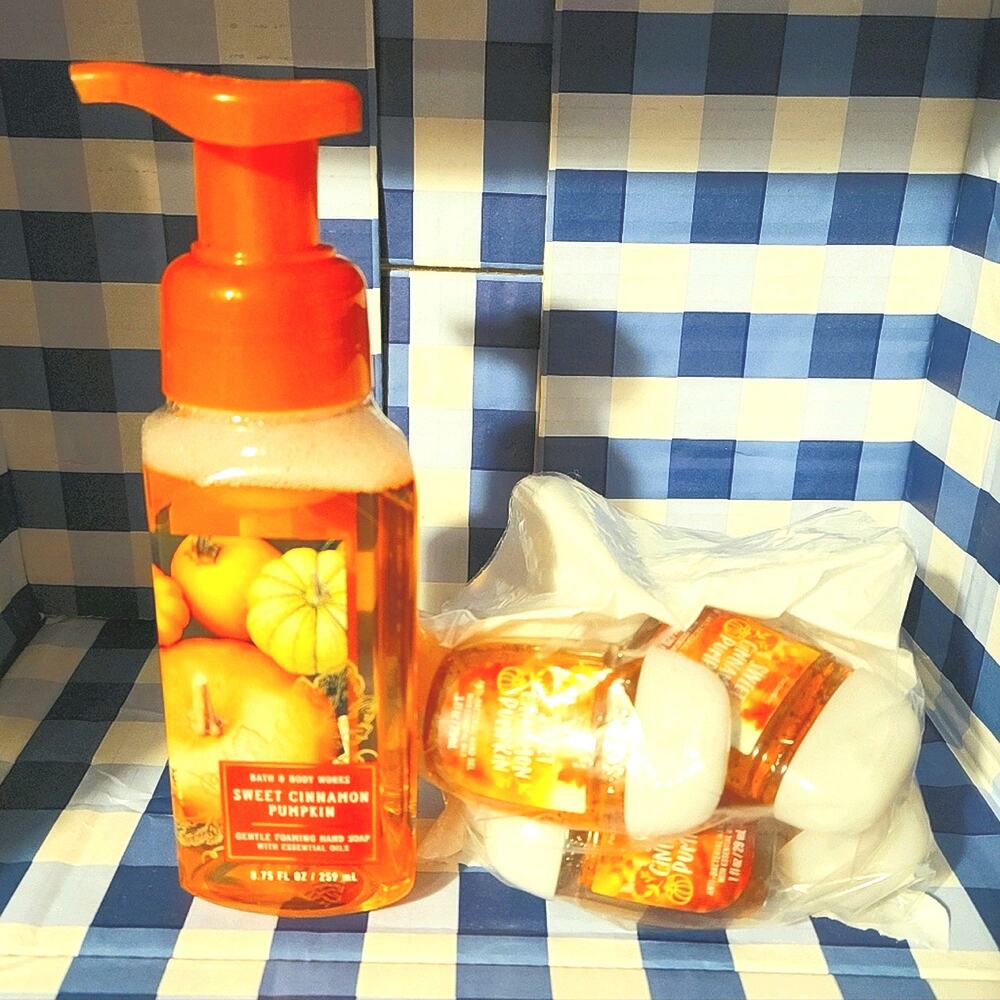 Bath & Body Works Sweet Cinnamon Pumpkin Hand Soap Sanitizers Set